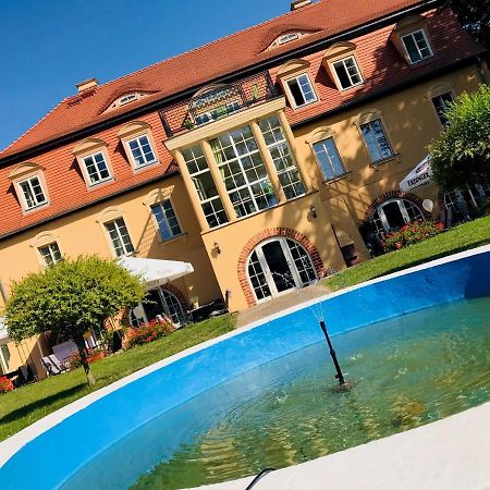 Schloss Цеденік Екстер'єр фото