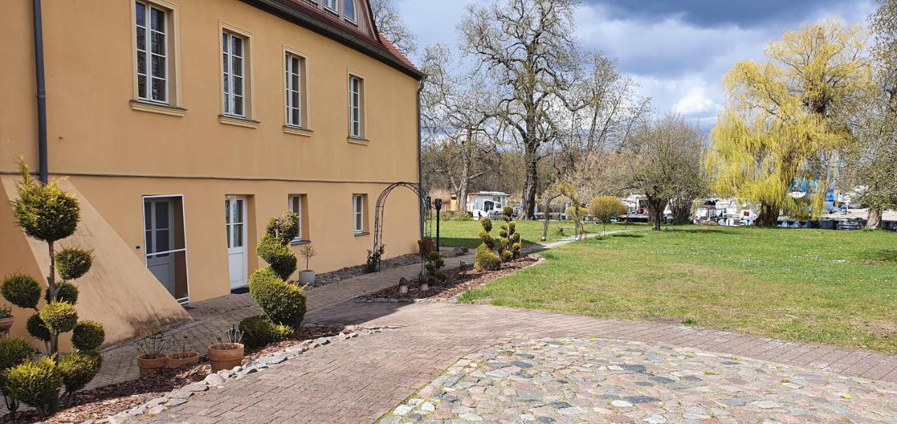 Schloss Цеденік Екстер'єр фото