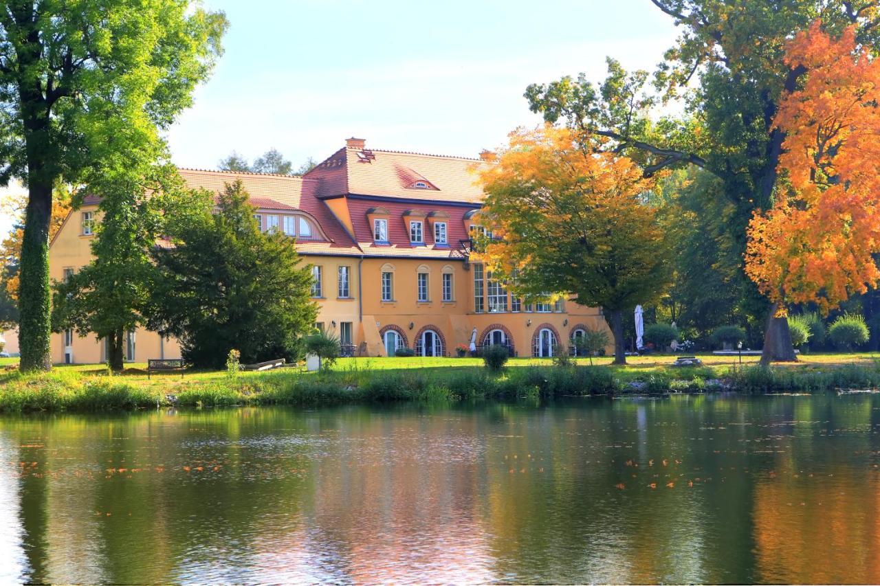 Schloss Цеденік Екстер'єр фото