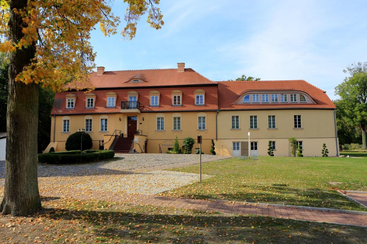 Schloss Цеденік Екстер'єр фото